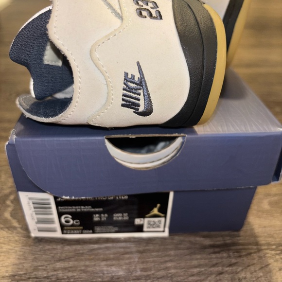 Jordan 5 A Ma Maniere Kids White and Black Sneakers - Picture 4 of 4